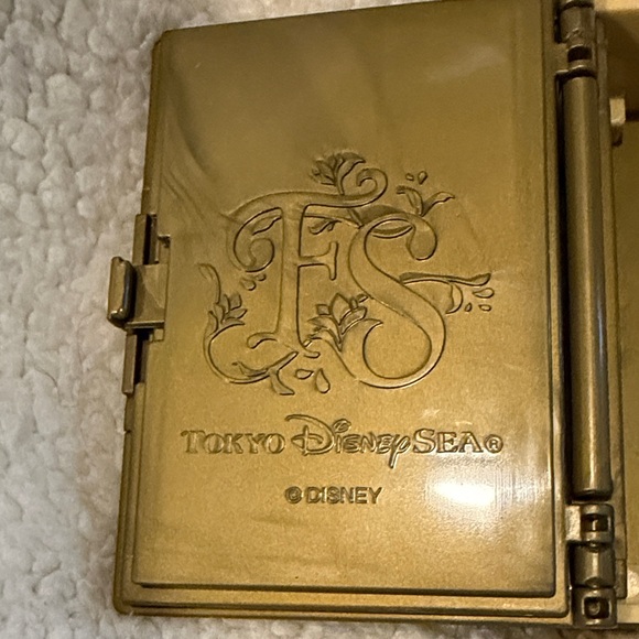 Disney Fantasy Springs Tokyo Mini Snack Case - Picture 4 of 8